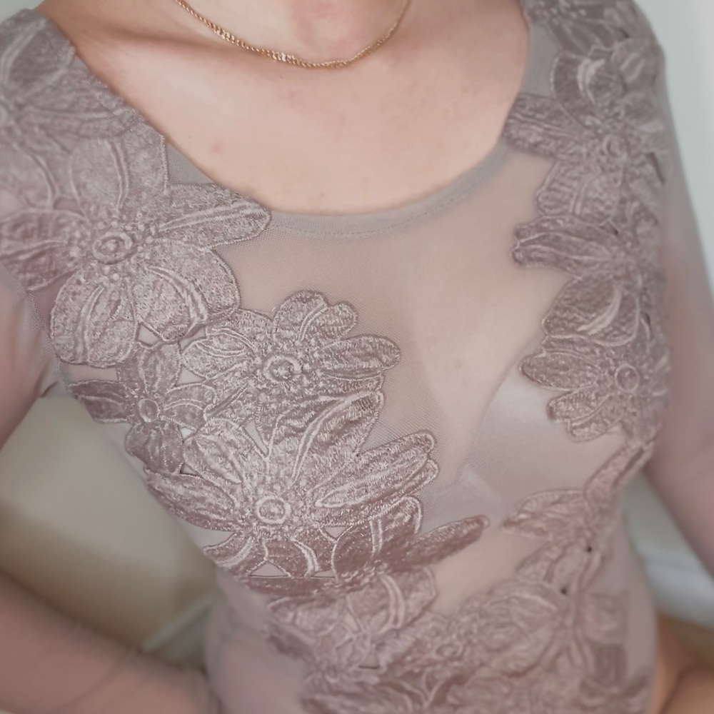 DYNAMITE Bodysuit in Mauve with Floral Embroidery ⋆ Pre-loved ⋆